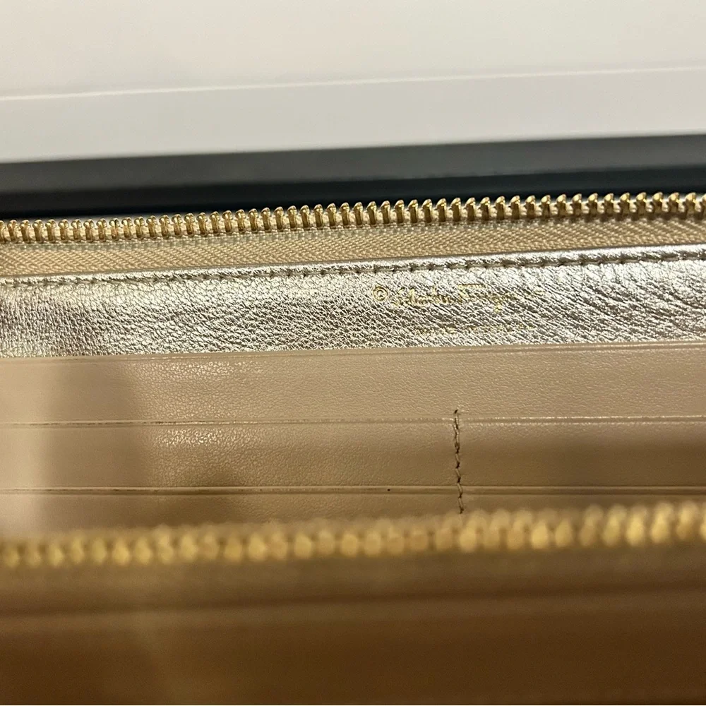 Salvatore Ferragamo Vara Bow Zip-Around Wallet – Metallic Gold